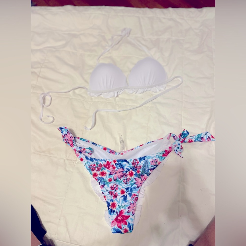 NWOT XL Padded top with ruffles.Ruche  Bottom beautiful floral colors ruffled